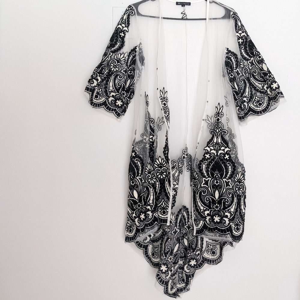 Mesh black and white kimono